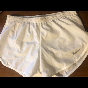 NEVER WORN WHITE NIKE RUNNING SHORTS